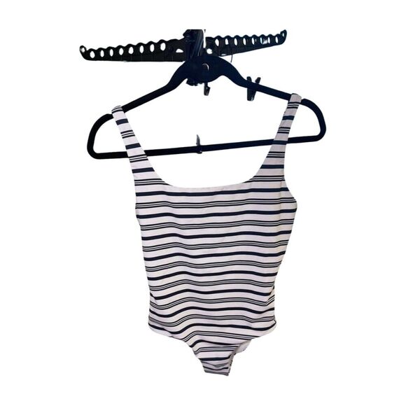 New Vineyard Vines Scoop One-Piece Swimsuit – Size XS - Picture 1 of 4